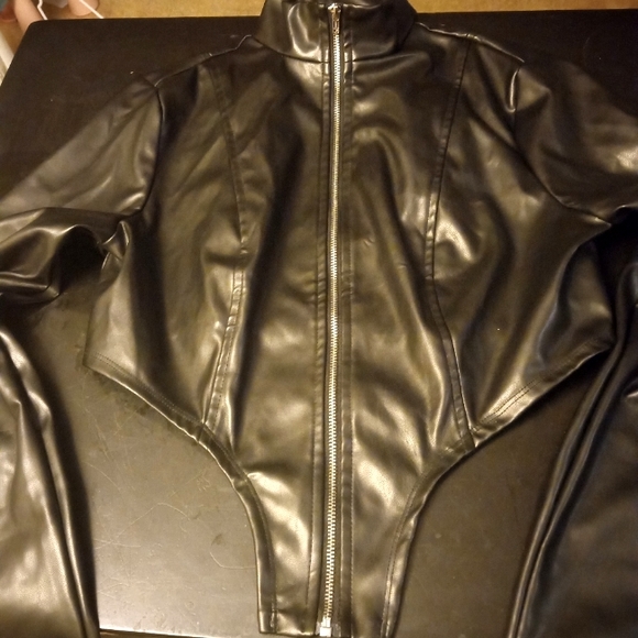 PU leather Bodycon Top - Picture 2 of 2